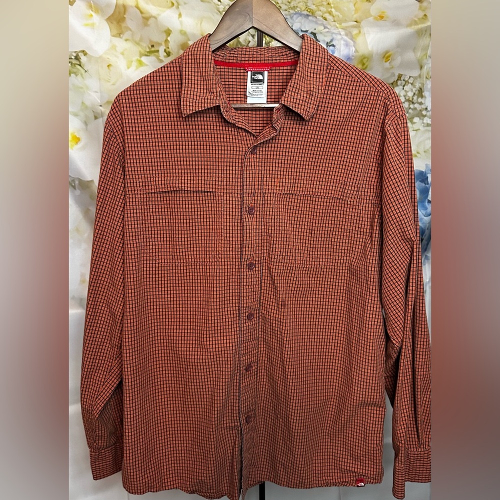 The North Face men’s long sleeve button down shirt‌‌‌‌‌‌ EUC